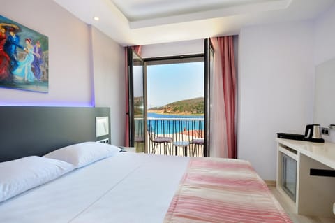 Bed, Sea view