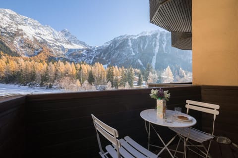 Balcony/Terrace, Mountain view