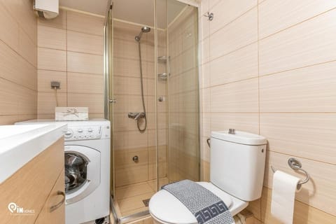 Shower, Toilet, Bathroom, washing machine