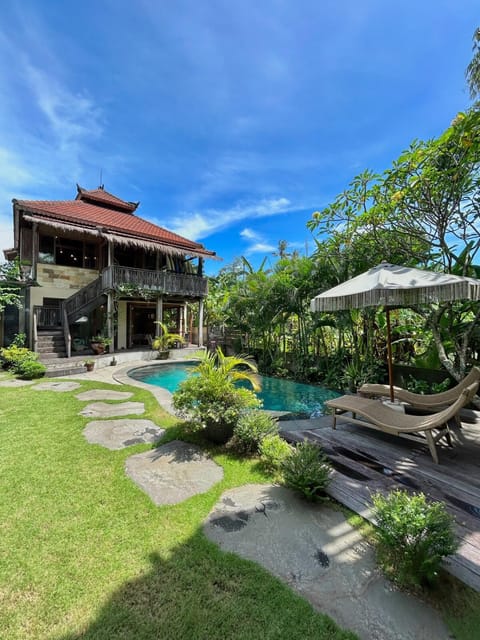 Property building, Day, Garden, Garden view, Pool view, Swimming pool, sunbed