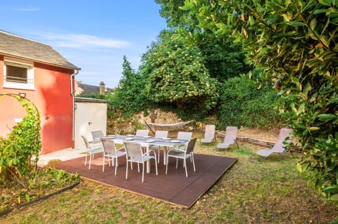 Property building, Patio, Garden, Garden view