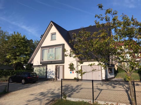 Property building, Facade/entrance, Garden