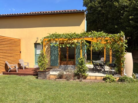 Patio, BBQ facilities, Balcony/Terrace