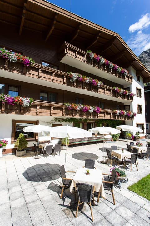 Property building, Balcony/Terrace, Internal: Not applicable to any particular room