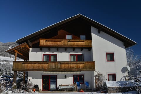 Property building, Facade/entrance, Winter