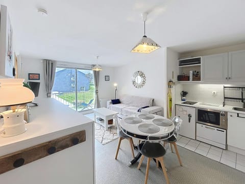 Appartement bord de mer avec balcon, parking et Wi-Fi, 1 chambre, 4 couchages - FR-1-361-569 Apartment in Jullouville