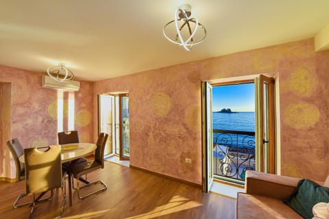 Living room, Dining area, Sea view