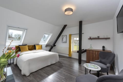Bed, Photo of the whole room