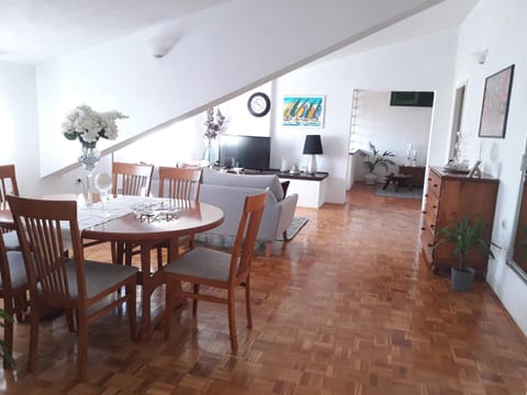 Apartments Villa Dona Condo in Makarska
