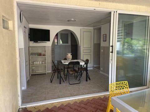 Appartement spacieux à Esparron pour 10 avec piscine - FR-1-822-20 Apartment in French Riviera