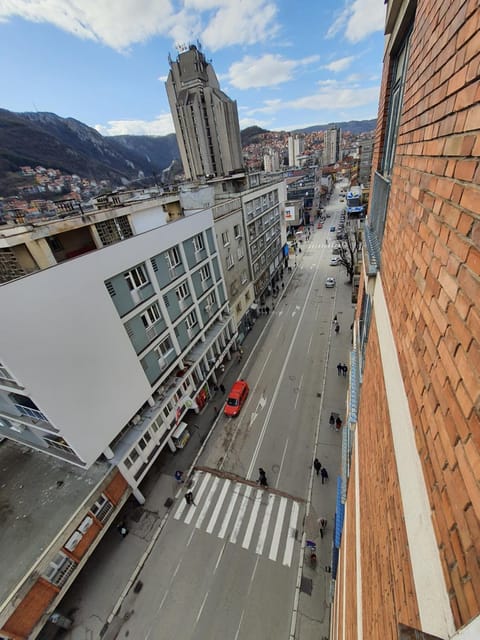 Property building, Day, Neighbourhood, Natural landscape, Bird's eye view, City view, Mountain view, Street view, Parking