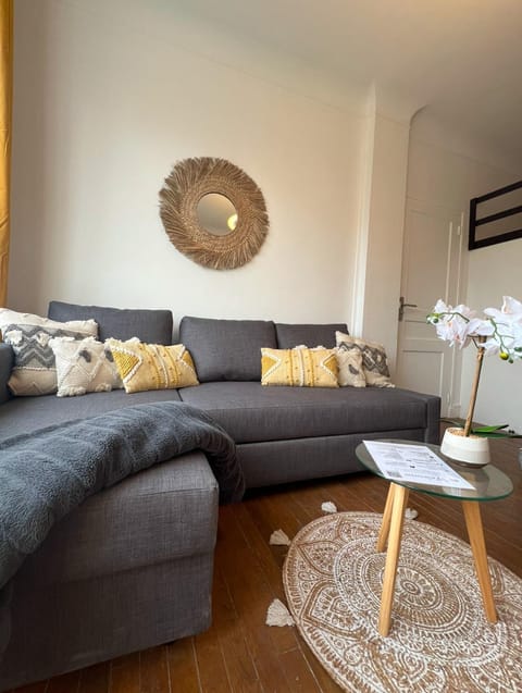 Bed, Living room, Seating area