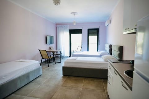 Bed, TV and multimedia, Bedroom