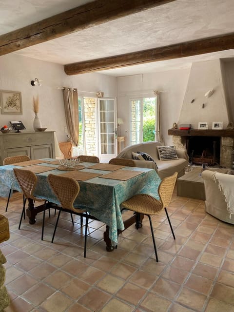 Maison en pierre cadre paradisiaque cigales Villa in Fontaine-de-Vaucluse