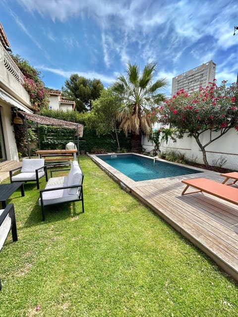 Patio, Spring, Day, Natural landscape, Garden, Garden view, Pool view, Swimming pool, sunbed