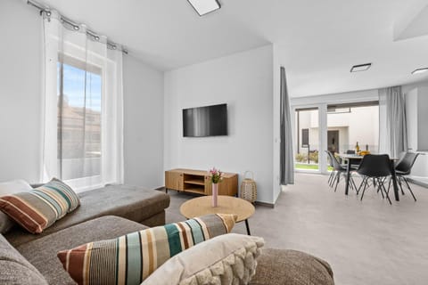 TV and multimedia, Living room, Seating area