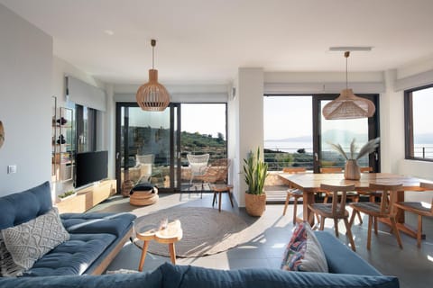 TV and multimedia, Living room, Dining area, Sea view