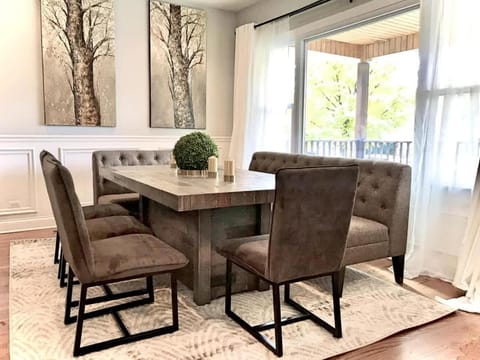 Seating area, Dining area