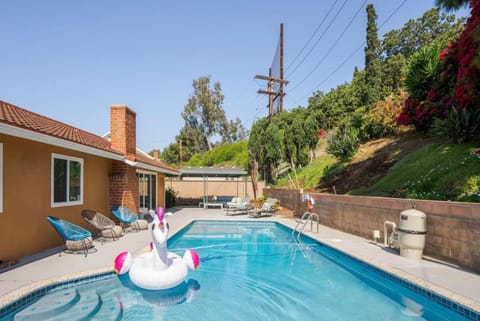 Aqua Oasis - Games - Close to DT - Sleeps 10 House in East Los Angeles