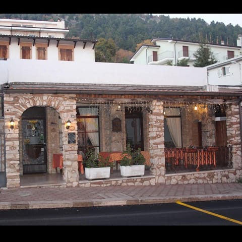 Property building, Facade/entrance, View (from property/room), Floor plan, Mountain view, Street view