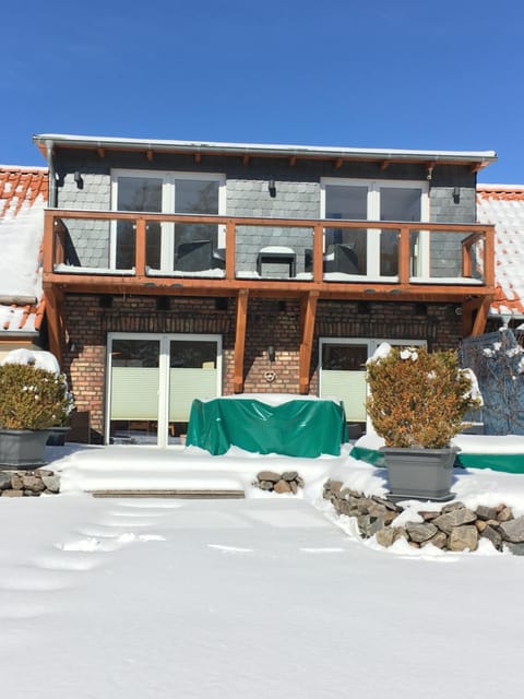 Property building, Winter, Balcony/Terrace