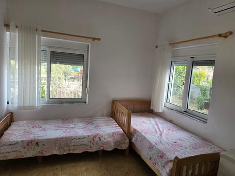 Fiorina gest house Bed and Breakfast in Ksamil