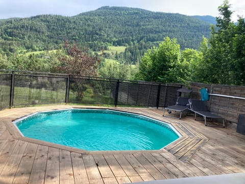 Mountain view, Pool view, Swimming pool