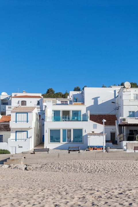 Property building, Neighbourhood, Beach