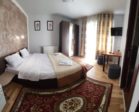 Pensiunea Mountain King Bed and Breakfast in Brașov County