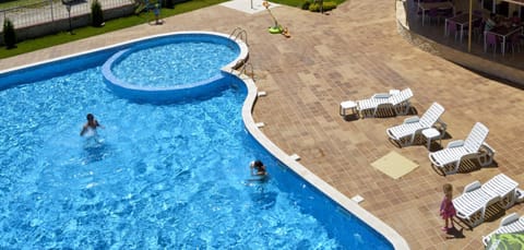 Bird's eye view, Pool view