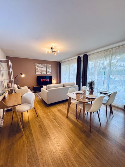 Living room, Seating area, Dining area