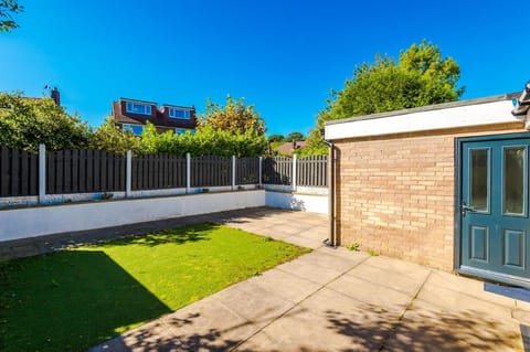 The Leeds Retreat - Sleeps 10 - Yorksha Property House in Bradford