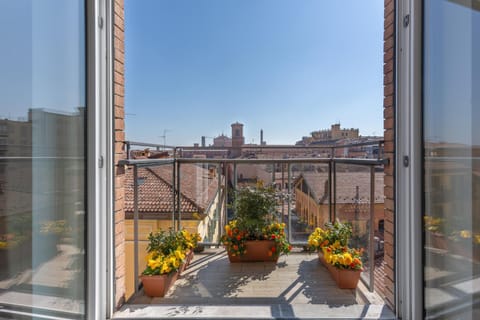 View (from property/room), Balcony/Terrace, Balcony/Terrace, City view, Landmark view, Mountain view