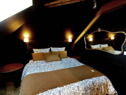 Bed, Night, Photo of the whole room, Bedroom