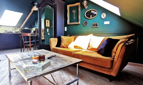 Living room, Decorative detail, Seating area, kitchen