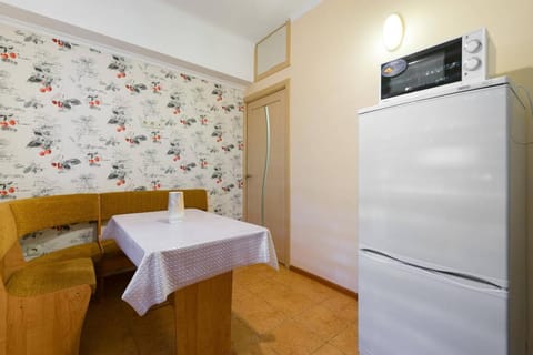 Kitchen or kitchenette, Dining area, minibar