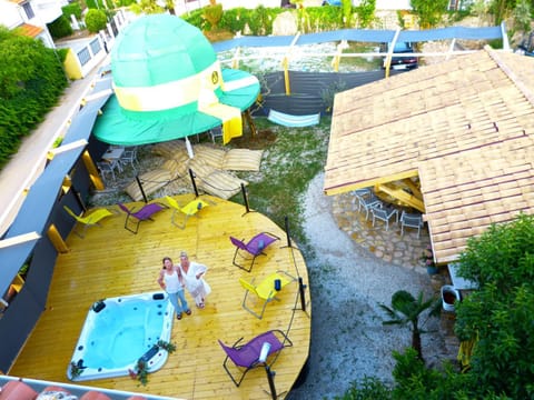 Garden, Hot Tub