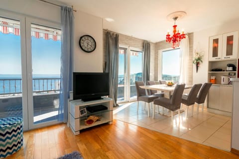 TV and multimedia, Living room, Seating area, Dining area, Sea view