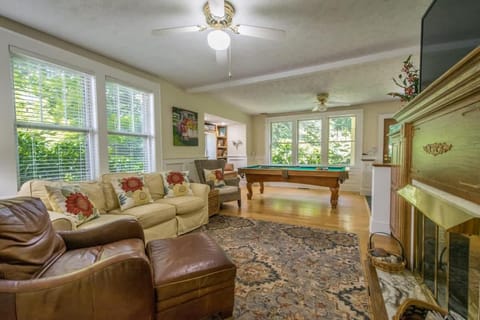 Billiard, Living room, Seating area, fireplace