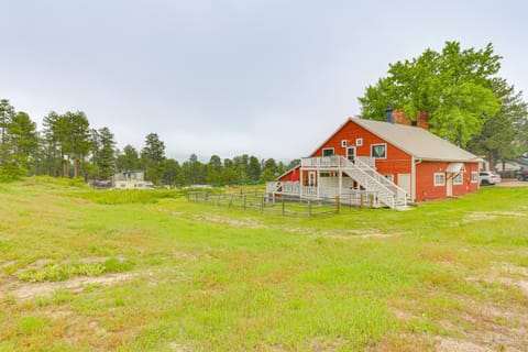 Walk to Ren Fest Larkspur Farmhouse Hideaway Apartment in Larkspur