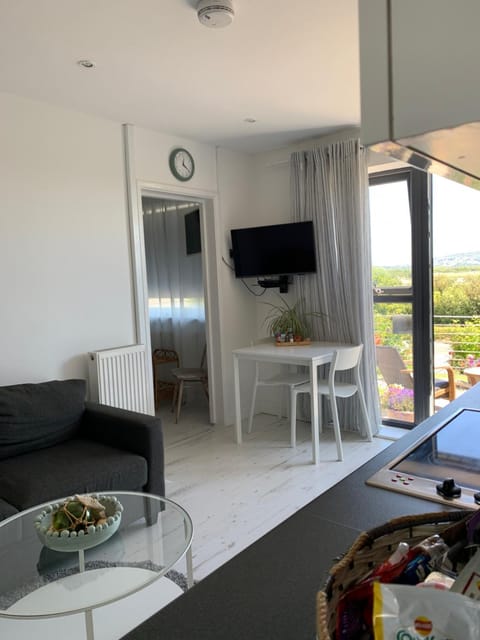 Ocean Drive Boutique Apartment continental Breakfast & Tray Apartment in Brean