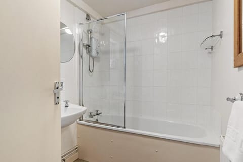 Shower, Bathroom, Bath, towels