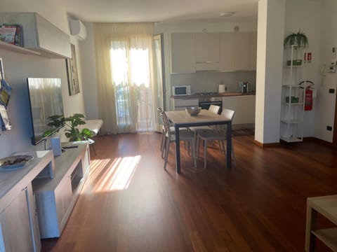 TV and multimedia, Kitchen or kitchenette, Living room, Dining area, microwave, air conditioner
