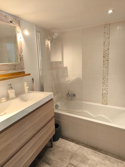 Ma maison aux Angles calme climatisée House in Villeneuve-lès-Avignon