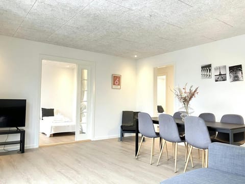 TV and multimedia, Living room, Dining area