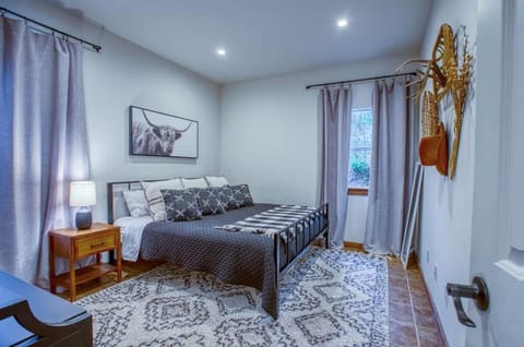 River Access Grill Firepit Sleeps 5 House in Kyle