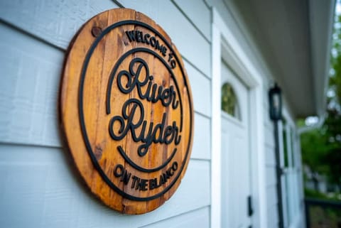 River Access Grill Firepit Sleeps 5 House in Kyle