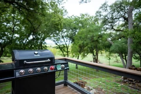 River Access Fire Pit BBQ Deck Sleeps 8 House in Kyle