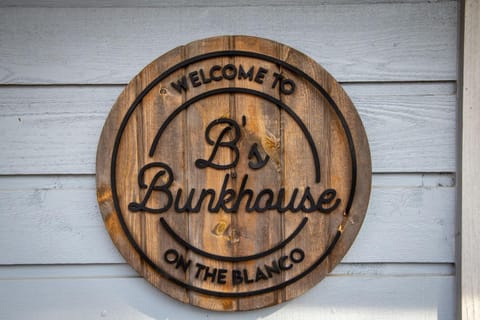 River Access Fire Pit BBQ Deck Sleeps 8 House in Kyle