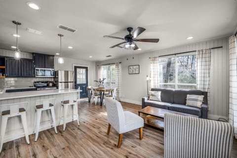 River Access Fire Pit BBQ Deck Sleeps 8 House in Kyle